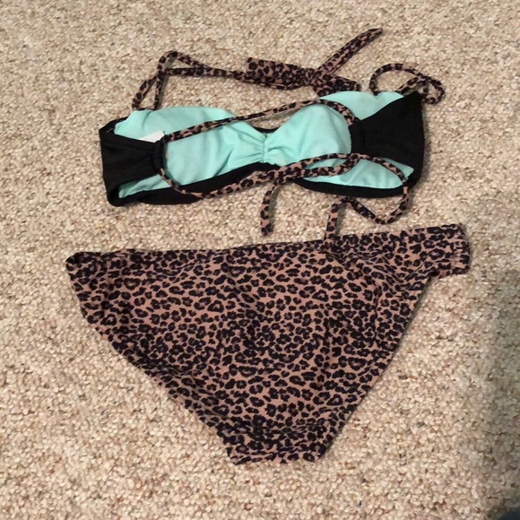 Bikini 🤙🏼SOLD🤙🏼 - Picture 2 of 4